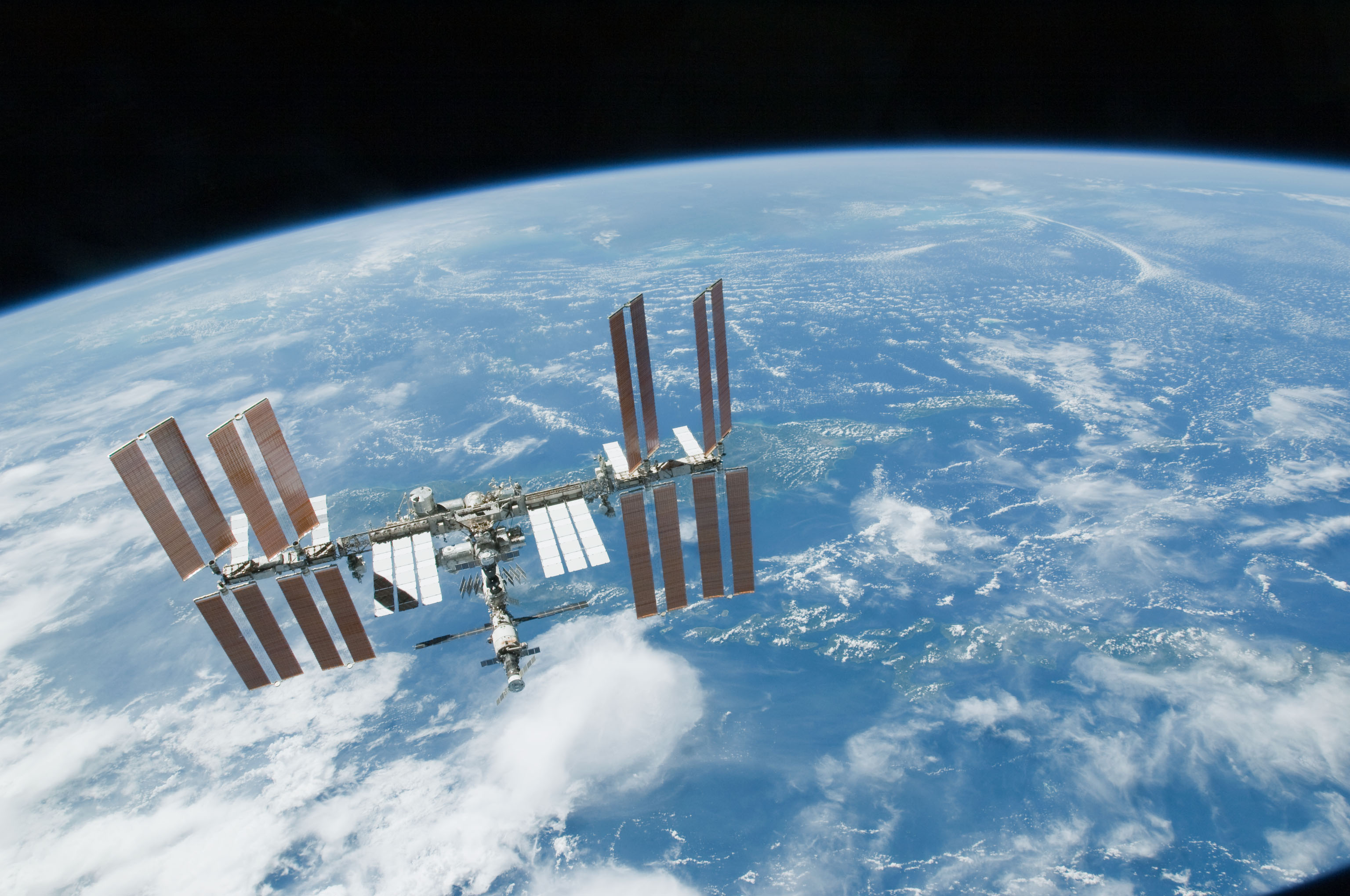 Space_Station_over_Earth.jpg