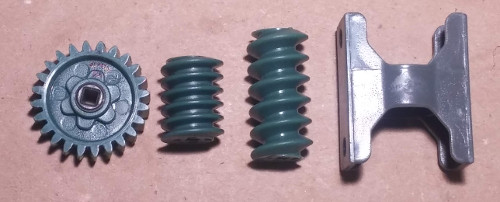 vex-worms-from-Advanced-Mechanics-and-Motion-Kit.jpg
